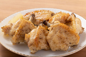 骨付きチキンの塩焼き（手羽先の下処理済み）