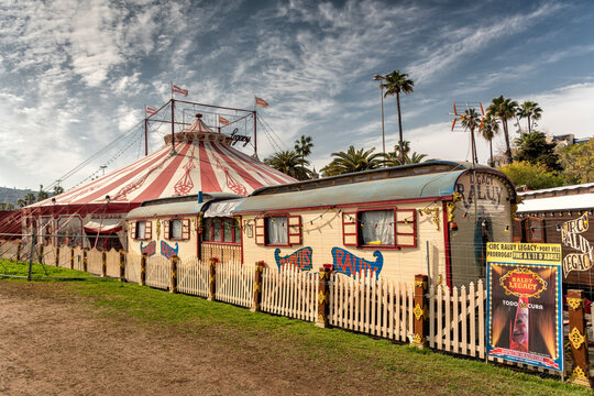 Carpa y rulots del circo Raluy en Barcelona, Espa&ntilde;a 28 de febrero 2021