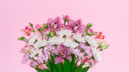 Fototapeta na wymiar Beautiful elegant bouquet of natural flowers on pink background.