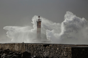Fototapeta na wymiar Large stormy sea wave splash