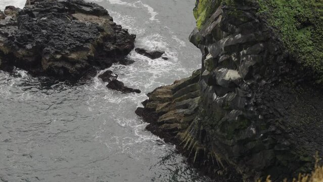 bord de mer roche taill&eacute;e