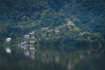 Fototapeta na wymiar views of phewa lake in pokhara, nepal