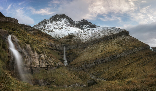 Hiking route to Churron de Agualto, source of the Pas river with the snow-capped mountains in the background