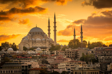Fototapeta na wymiar Amazing skyline of Istanbul at sunset with Suleymaniye Mosque, Turkey
