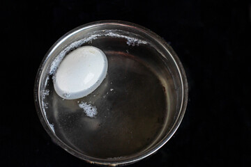 cook a chicken white egg in a saucepan at home