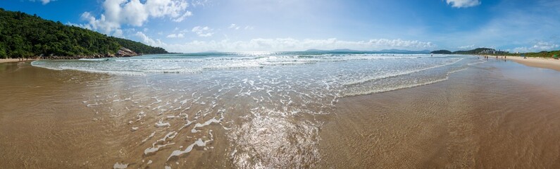 panorama da  praia Grande cidade de Governador Celso Ramos Santa Catarina Brasil praia Caravelas