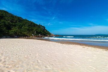 areia branca da  praia Grande cidade de Governador Celso Ramos Santa Catarina Brasil praia Caravelas