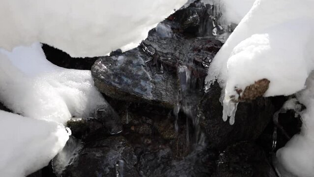 凍てつくせせらぎ