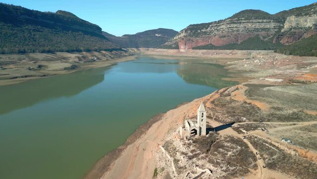 Sau swamp dike in Catalonia, Spain, intense drought in 2024 pantano de sau