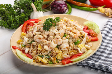 Fried rice with prawn and vegetables