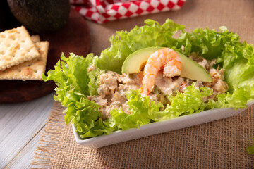 Tuna salad with shrimp. Popular dish in many countries, easy and nutritious recipe, it can be served in a sandwich, with cookies or as a side dish. Typical lenten season recipe in Mexico.