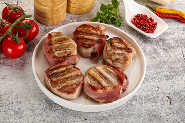 Grilled pork tenderloin with bacon