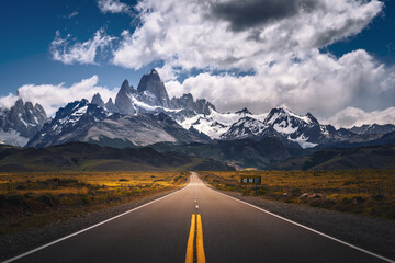 Road to el chalten, beautiful fitz roy, cerro torre, dramatic sky sunlight,  and cloud (Argentina, Patagonia), Leading line 