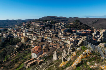 Fototapeta na wymiar La ville de Tolfa en Italie