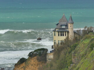 Manoir sur une falaise à Biarritz