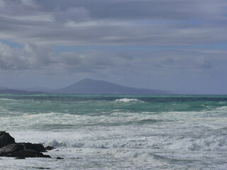 Paysage de plage et de montagne