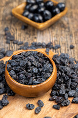 dry blue raisins from large grapes