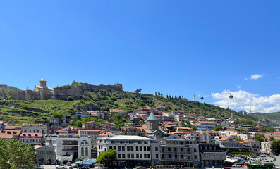 Obraz premium Beautiful landscape of Tbilisi with the background of blue sky