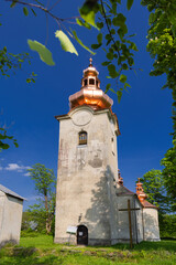 Cerkiew Opieki Bogurodzicy w Łabowej wiosną. Widok na wieżę. - obrazy, fototapety, plakaty