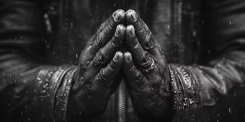 Photo sur Plexiglas Vielles portes Black and white portrait of old wrinkled hands praying isolated on black with space for text 