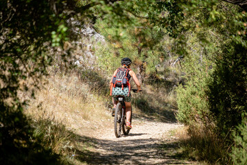 clclista en el sendero, Parque Natural del Ca&ntilde;&oacute;n del R&iacute;o Lobos, Soria, Autonomous Community of Castile, Spain, Europe