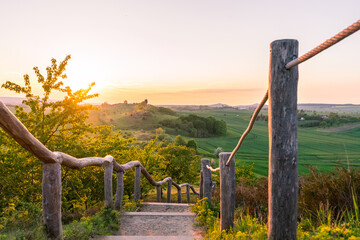 Wandern entlang der Teufelsmauer bei Weddersleben im Harz / Sachsen-Anhalt. Magische Wege,...