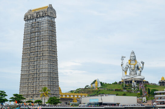 Lord Murdheshwar statue with temple tower