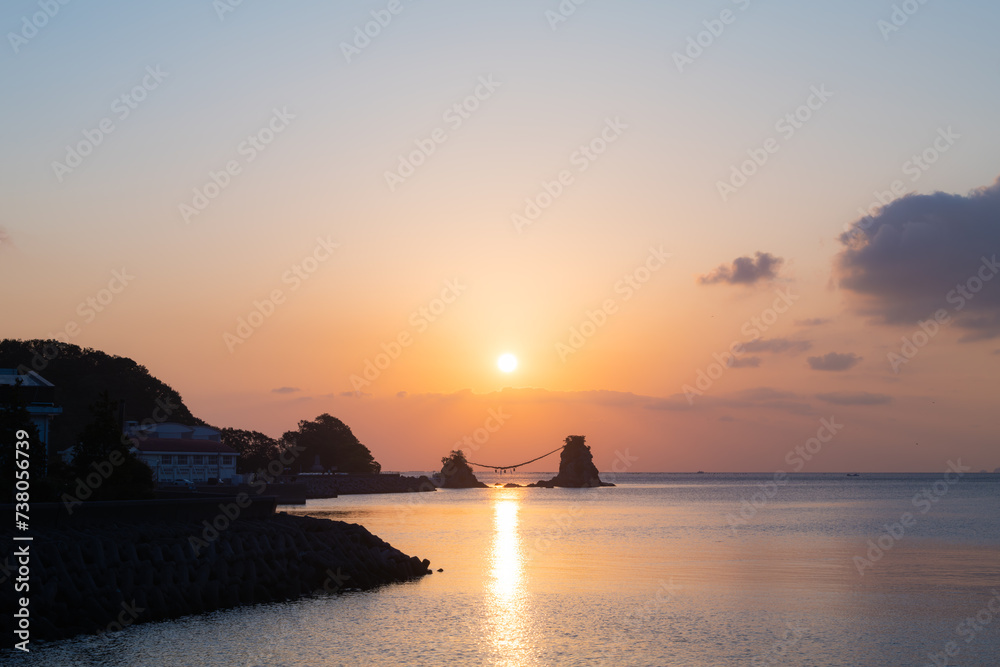 Poster 大分県佐伯市の豊後二見ヶ浦にのぼる朝日