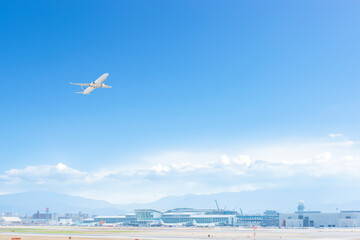 快晴の青空と福岡空港