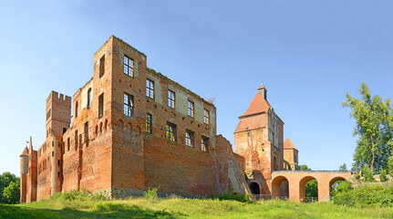 Fototapeta premium Ruins of a gothic castle in Szymbark near Ilawa, Poland