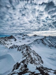 Fototapeta na wymiar snow covered mountains in Tyrol, Austria with mountain „wildspitze“ in the background 