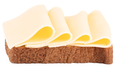 .sanduiche aberto pão integral com várias fatias de queijo mussarela dobrados em fundo transparente.