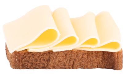 .sanduiche aberto pão integral com várias fatias de queijo mussarela dobrados em fundo transparente.