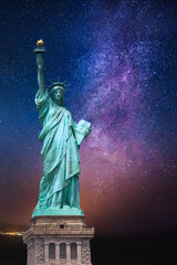 Fototapeta premium Statue of Liberty and New York City Skyline with a milky way starry night 