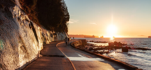 Seawall in Stanley Park. Modern City. Downtown Vancouver, BC, Canada - obrazy, fototapety, plakaty