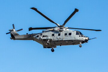 Helicóptero militar