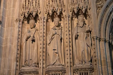 Poster CLOSE UP: Beautifully crafted stone quire screen with statues of famous kings © helivideo
