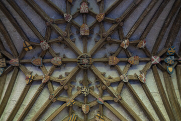Symmetrical intertwining of rib vaults on the ceiling with heraldic symbols - obrazy, fototapety, plakaty
