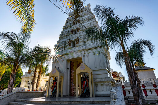 Tranquil Temple: Malibu, California, USA (4K Ultra HD)