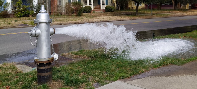 City fire hydrant flushing maintenance 