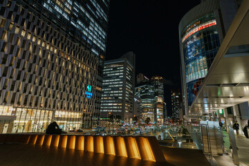 大阪梅田の夜景。マジックアワーで街は輝く。