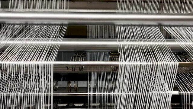 Industrial knitting machine for knitting textile fabrics