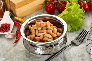 White canned beans in the bowl