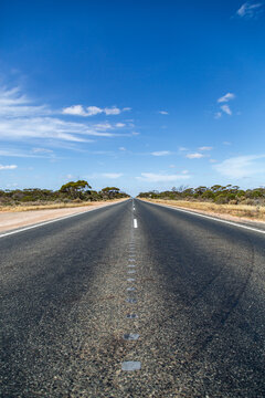 The beginning of the 90 Mile Straight on the Eyre Highway on the Nullarbor