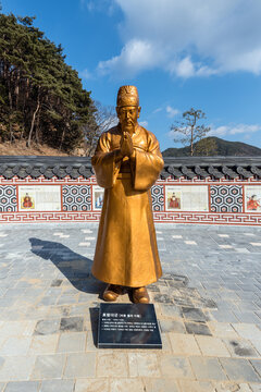 2020. 1. 20. 충청북도 보은군에서 촬영, 효령대군(태종 둘째 아들)의 동상, 정이품송공원내 훈민정음마당에 위치-Statue of Grand Prince Hyoryeong at Hunminjeongeumsquare, Jeongipum Song Park, South Korea