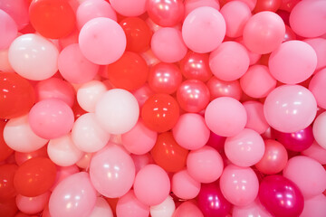 viele pinke Luftballons als Hintergrund