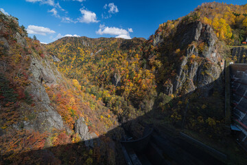 日本　北海道札幌市南区定山渓にある豊平峡ダムから見える渓谷と紅葉