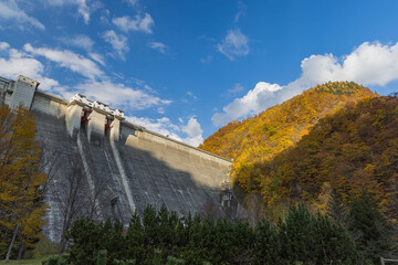 日本 北海道札幌市南区定山渓の定山渓ダムと紅葉