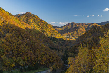 日本　北海道札幌市南区定山渓の定山渓ダムからの風景と紅葉