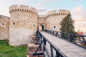 With its imposing towers and medieval charm, Belgrade's fortress Zindan gates entices sightseers to delve into the city's fascinating past and explore its ruins. - obrazy, fototapety, plakaty